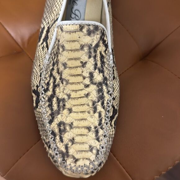 Diane B. Milano Snakeskin Moccasin Style Loafers in Tan & Brown. Size 37. - Picture 3 of 8